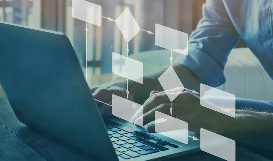 ワークフローの例を示すコンピュータ